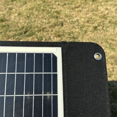 कैम्पिंग यात्रा 100W फोल्डेबल सौर पैनल 12V आउटपुट चार्जर सीई प्रमाणित