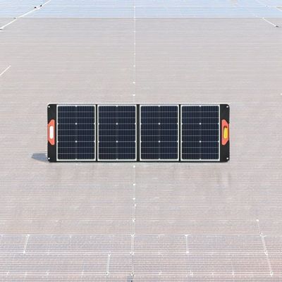 पावर स्टेशन और कैंपिंग यात्राओं के लिए फोल्डेबल सोलर पीवी किट 100W 12V समायोज्य स्टैंड