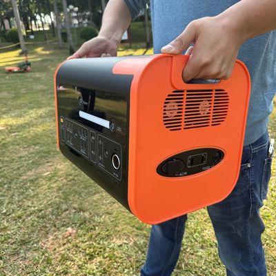 AT22 220V पोर्टेबल पावर 2200W पीक 4400W कैम्पिंग और आपात स्थितियों के लिए लिथियम बैटरी