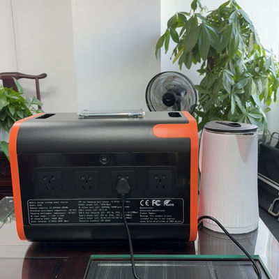 बाहरी शिविर और आपातकालीन बिजली के लिए 100W टाइप-सी आउटपुट 2200W सौर जनरेटर