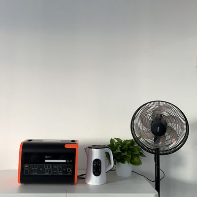 फोल्डेबल 2000W पोर्टेबल पावर स्टेशन 15W वायरलेस चार्जिंग के साथ सौर ऊर्जा आपूर्ति