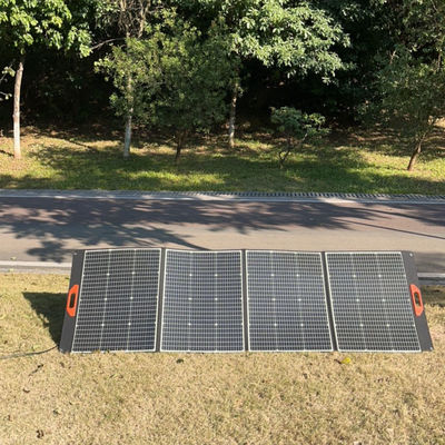300W फोल्डेबल कैम्पिंग सोलर पैनल मोनोक्रिस्टलीय सेल लघु घर प्रणाली