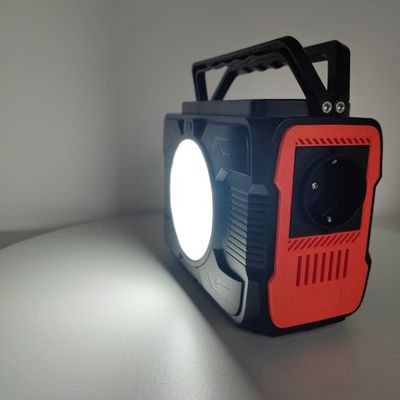 USB2 निर्यात के लिए पोर्टेबल 200W सौर जनरेटर 5V/2.1A और 173wh नाममात्र क्षमता