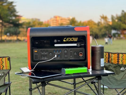 घरेलू उपकरणों के लिए सौर जनरेटर 2200W रिचार्जेबल पोर्टेबल पावर सप्लाई