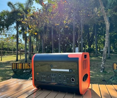 1800W 2000W 2200W पोर्टेबल पावर स्टेशन 2kw लिथियम LiFePO4 बैटरी के साथ AT22 काला