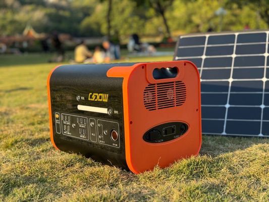 1500W लिथियम आयरन फॉस्फेट बैटरी मुख्य और 800W सौर चार्जिंग के लिए सौर ऊर्जा स्टेशन