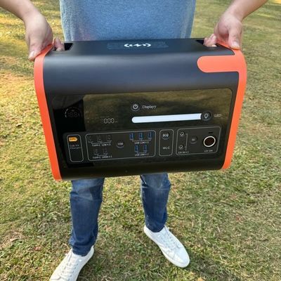 600W 1800W 2000W पोर्टेबल रिचार्जेबल सौर पवन ऊर्जा स्टेशन 2kw USB 3*12W/2*18W के साथ