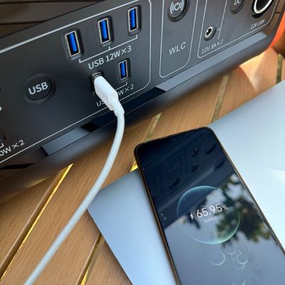 मुख्य और सौर समाधानों के लिए 2200W उच्च शक्ति आउटपुट पोर्टेबल LiFePO4 पावर स्टेशन