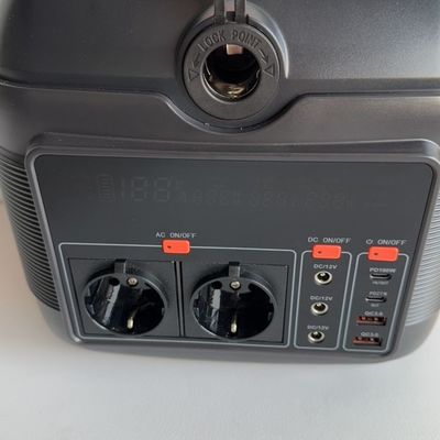 पोर्टेबल पावर स्टेशन 600W 150W 200W 300W जनरेटर शिविर और घर के लिए सौर पैनल