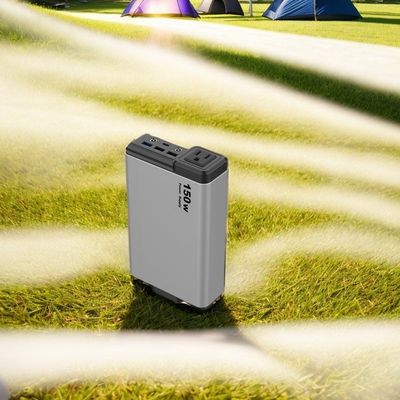 पुनर्नवीनीकरण योग्य 150W सौर ऊर्जा बैंक स्टेशन बाहरी शिविर और घरेलू आपातकाल के लिए आदर्श