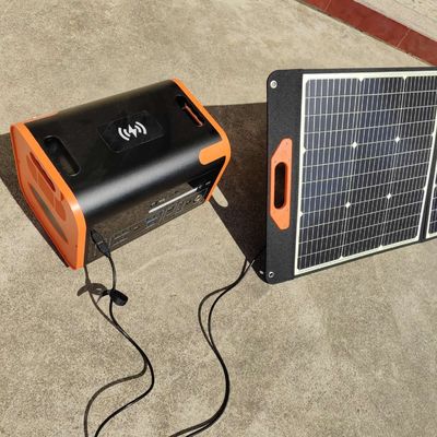 2200W 2400W लिथियम बैटरी तेजी से चार्जिंग गति के साथ रिचार्जेबल सौर ऊर्जा स्टेशन
