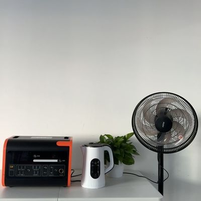 सौर चार्जिंग कार एलईडी लाइटिंग यूपीएस रिचार्जेबल पोर्टेबल लिथियम पावर स्टेशन इन्वर्टर सिस्टम