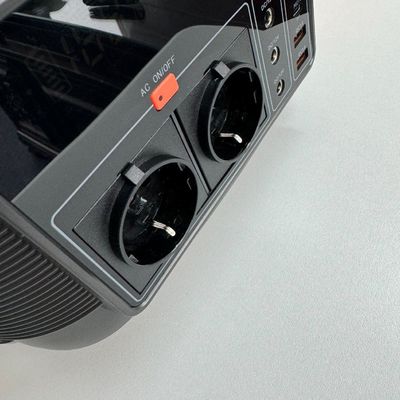 अन एसी सोकेट के साथ सरल और सुरक्षित ऑन-बोर्ड पावर स्टेशन 600W288wh सौर जनरेटर