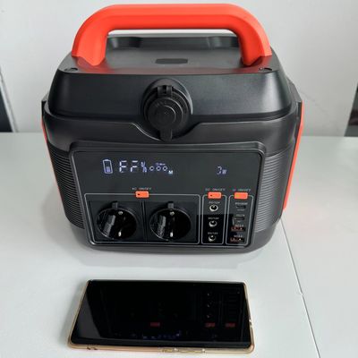 राष्ट्रीय मानक एसी सॉकेट के साथ 600W नारंगी घरेलू आपातकालीन सौर जनरेटर