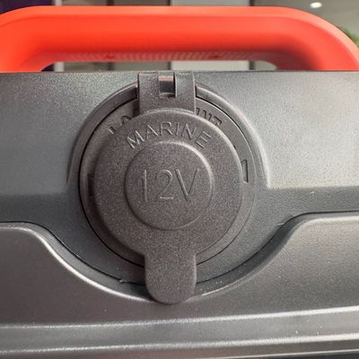 पोर्टेबल स्टोरेज सिस्टम के साथ बैटरी हटाने योग्य नहीं हो सकता है और 110V/220V एसी पावर स्टेशन
