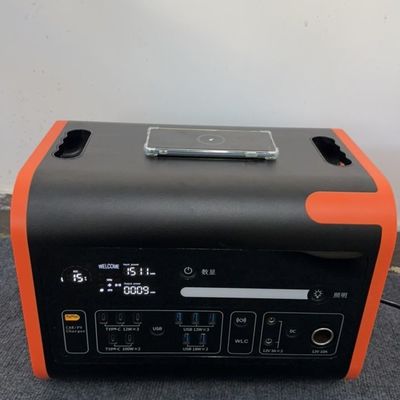 पोर्टेबल कैंपिंग 2200W पावर स्टेशन 15W वायरलेस चार्जिंग के साथ LiFePO4 यूपीएस सोलर पैनल