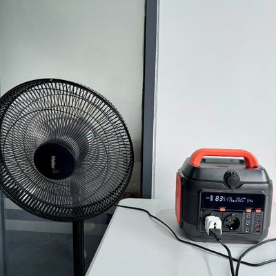 साइन वेव आउटपुट के साथ पोर्टेबल 200W600W सौर ऊर्जा आपातकालीन ऊर्जा आपूर्ति स्टेशन