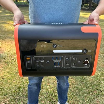 कैम्पिंग में पोर्टेबल पावर स्टेशन के लिए 2000 गुना 2200W सौर जनरेटर