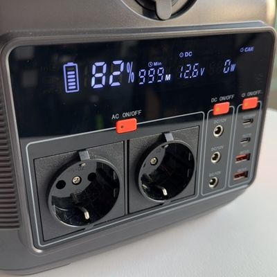 आपातकालीन ऊर्जा की मांग 600W लिथियम बैटरी और 11W एलईडी प्रकाश व्यवस्था के साथ होम पावर सेंटर