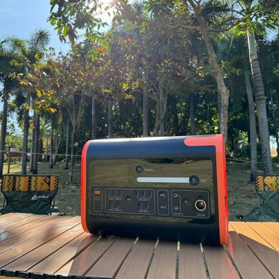 1000W मोबाइल जनरेटर सौर चार्जर 2200W आउटडोर पावर स्टेशन के लिए एसी आउटपुट सॉकेट