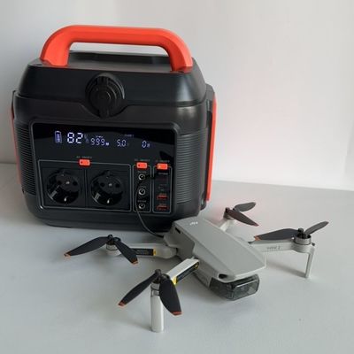 300W/600W मोबाइल पावर 110V/220V आउटडोर आपातकालीन चार्जिंग के लिए पोर्टेबल पावर स्टेशन