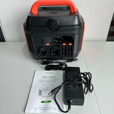 पारिवारिक आउटडोर कैंपिंग सिगरेट लाइट के साथ सौर ऊर्जा स्टेशन 110V/220V/600W/576wh