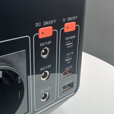 लिथियम आयरन फॉस्फेट बैटरी के साथ गर्म 600W आउटडोर कैम्पिंग पोर्टेबल पावर स्टेशन