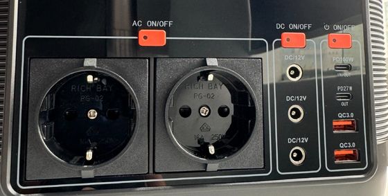 लिथियम आयरन फॉस्फेट बैटरी के साथ गर्म 600W आउटडोर कैम्पिंग पोर्टेबल पावर स्टेशन
