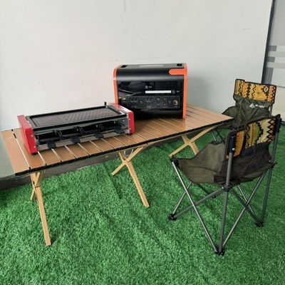 लिथियम बैटरी अनुकूलन योग्य रंग के साथ 2200W निरंतर शक्ति पोर्टेबल सौर जनरेटर