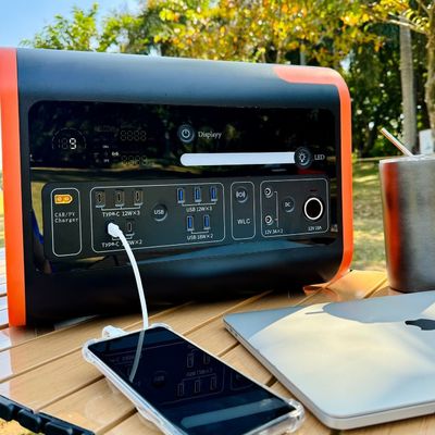 110V/220V/2200W लिथियम बैटरी आपातकालीन आउटडोर मोबाइल पावर पोर्टेबल पावर स्टेशन
