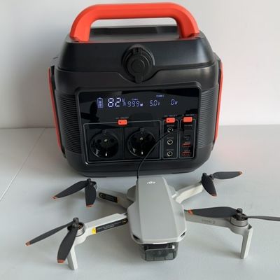 11W एलईडी लाइटिंग 220V/110V एसी आउटपुट 600W पोर्टेबल पावर स्टेशन के लिए लिथियम बैटरी
