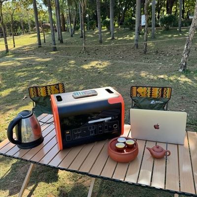 220V/40ah/2200W सौर ऊर्जा पोर्टेबल आउटडोर ऊर्जा भंडारण बिजली स्टेशन तेजी से चार्ज के साथ 1500W लिथियम बैटरी