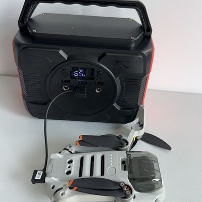 48000mAh बैटरी क्षमता और 200W/300W/600W आउटपुट के साथ आउटडोर पोर्टेबल पावर स्टेशन