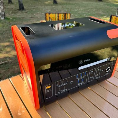 40ah/110V/220V मोबाइल रिचार्जेबल 2200W आउटडोर कैंप लिथियम बैटरी पावर पोर्टेबल पावर स्टेशन