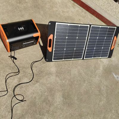 2400W पोर्टेबल कैम्पिंग सोलर पावर स्टेशन LiFePO4 और AC आउटपुट वोल्टेज 220V±5% के साथ