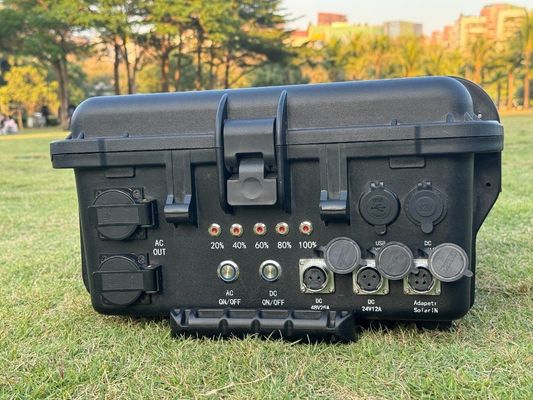 220-240V-4000W आउटपुट पावर आउटडोर कैम्पिंग ऊर्जा भंडारण के लिए पोर्टेबल पावर स्टेशन