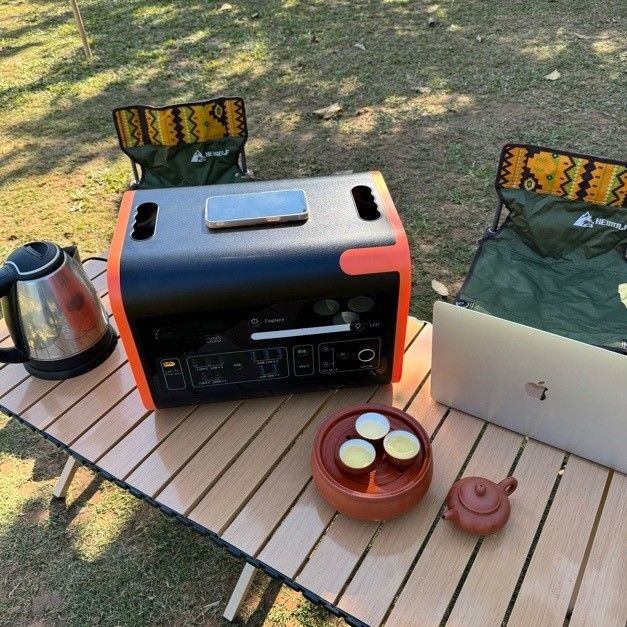 आउटडोर कार्यालय में फास्ट चार्जिंग सोलर जनरेटर के लिए 2200W पोर्टेबल चार्जिंग स्टेशन