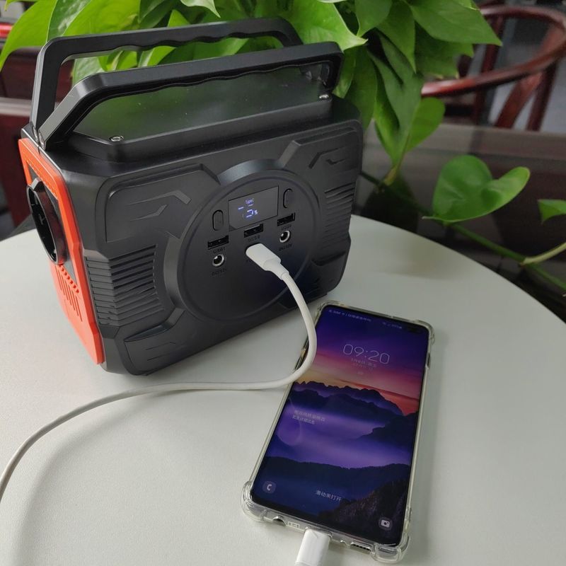 1अनुकूलन के लिए.6 किलोग्राम हल्का और पोर्टेबल सौर ऊर्जा जनरेटर 200W पावर बैंक