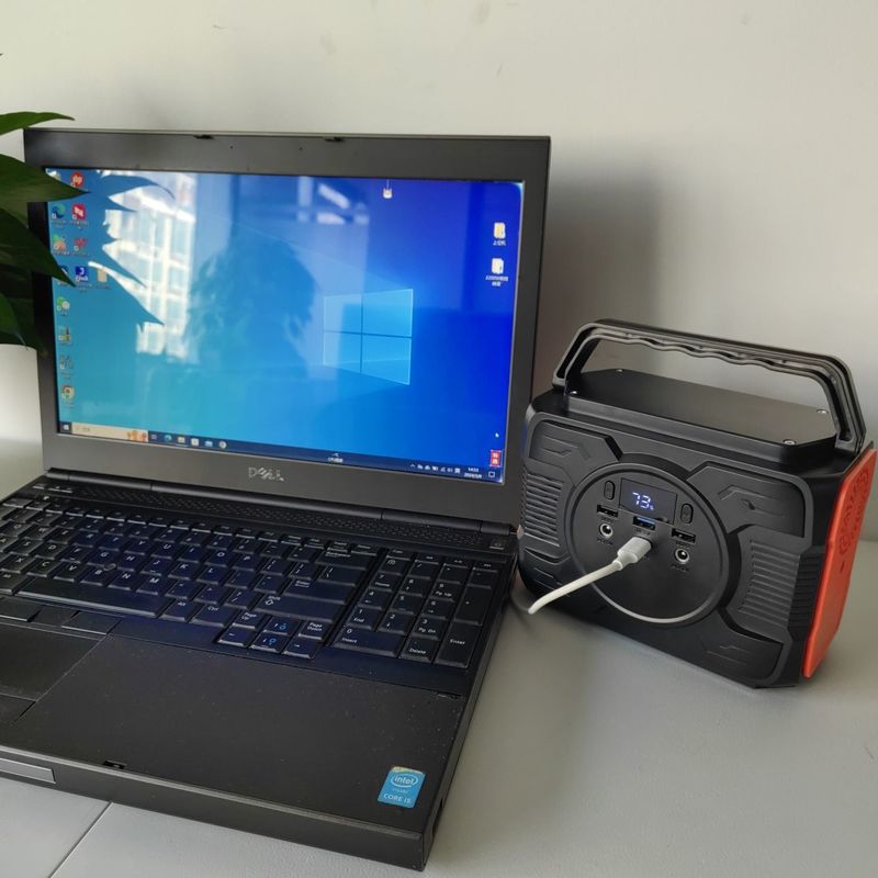 USB2 निर्यात के लिए पोर्टेबल 200W सौर जनरेटर 5V/2.1A और 173wh नाममात्र क्षमता