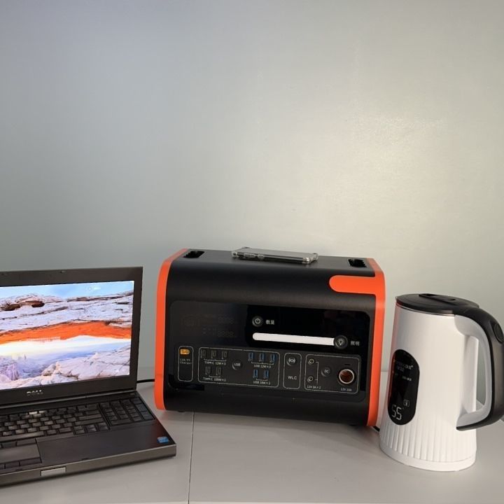 LiFePO4 ABS पीसी एल्यूमीनियम मिश्र धातु 220V मोबाइल जनरेटर आपातकालीन बिजली स्टेशन के लिए यूपीएस