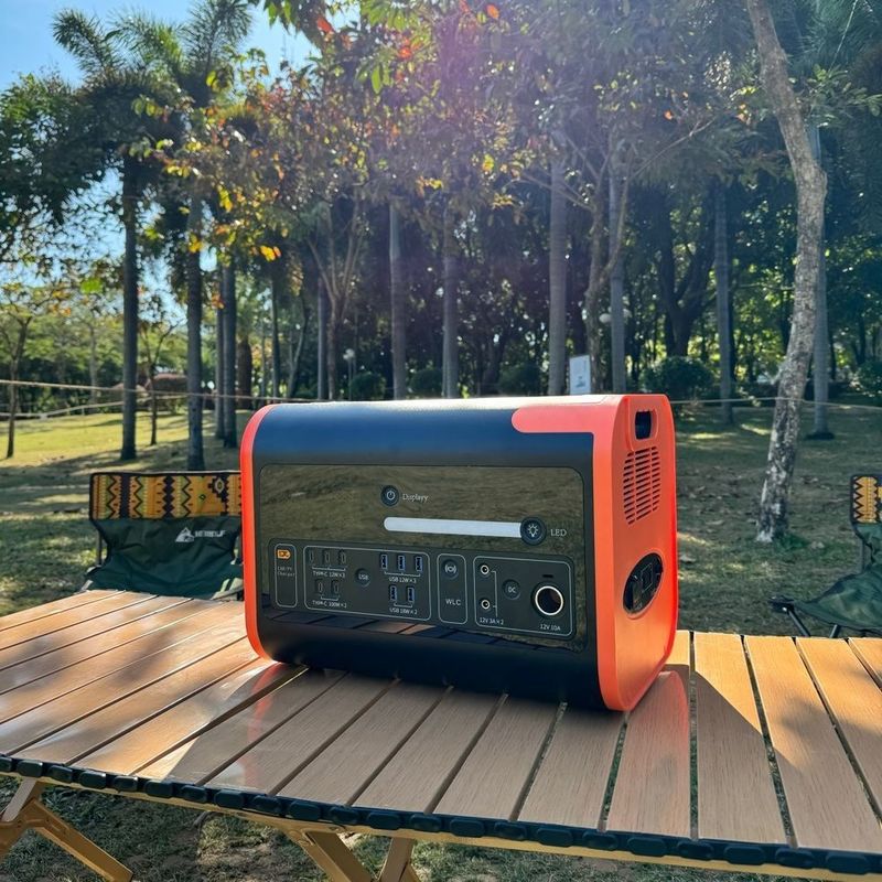 LiFePO4 2kw 2200W आउटडोर और मल्टीफंक्शनल चार्जिंग के लिए पोर्टेबल पावर स्टेशन