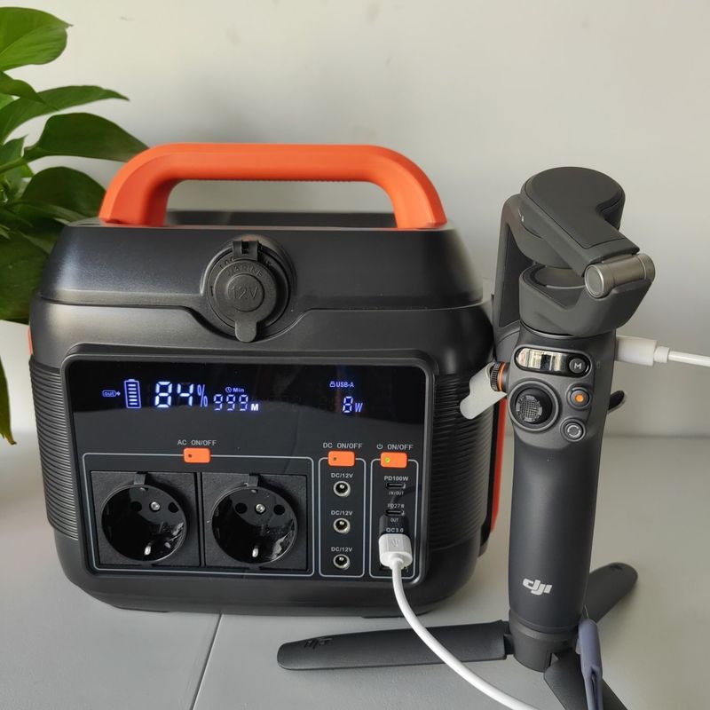 S6 600W मोबाइल पावर सोलर पावर स्टेशन लिथियम बैटरी और साइन वेव आउटपुट के साथ