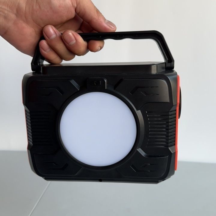 बहुक्रियाशील पोर्टेबल पावर स्टेशन के लिए AC आउटपुट वोल्टेज 110/220V-50Hz/60Hz 200W