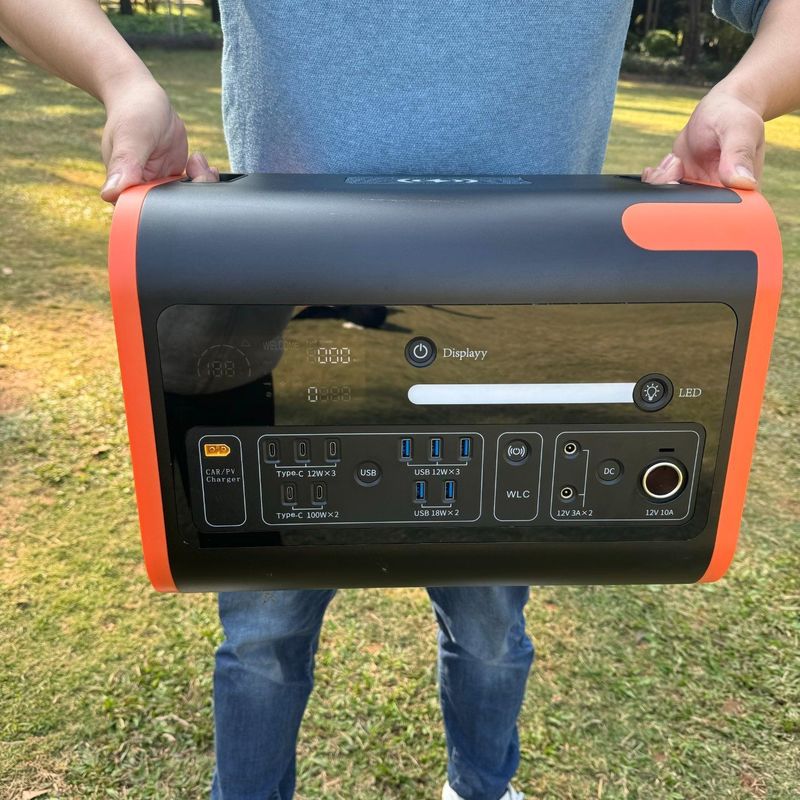 2000W 2000wh 2000W आउटडोर पावर सप्लाई सोलर जनरेटर टाइप-सी 3*18W/2*100W