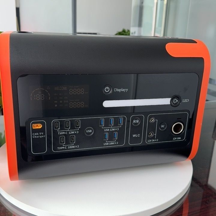 बड़ी क्षमता वाला आउटडोर आपातकालीन बिजली स्टेशन 2200W 2048wh 40ah USB 12W*3/18W*2 के साथ