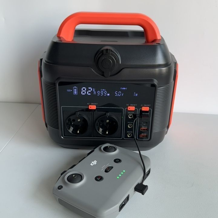 प्रकार-सी आउटपुट Pd100W Pd27W S6 LiFePO4 576wh आउटडोर के लिए पोर्टेबल केस पावर स्टेशन