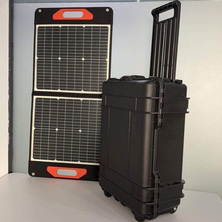 कार चार्जिंग मोड के लिए अंतर्निहित इन्वर्टर के साथ LiFePO4 500W 600W 3000W पोर्टेबल मोबाइल जनरेटर