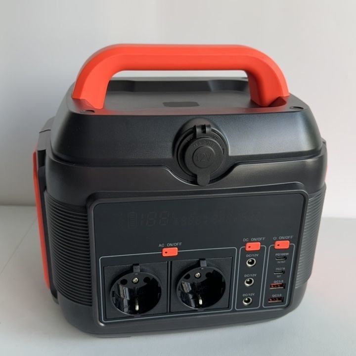 आपातकालीन ऊर्जा की मांग 600W लिथियम बैटरी और 11W एलईडी प्रकाश व्यवस्था के साथ होम पावर सेंटर