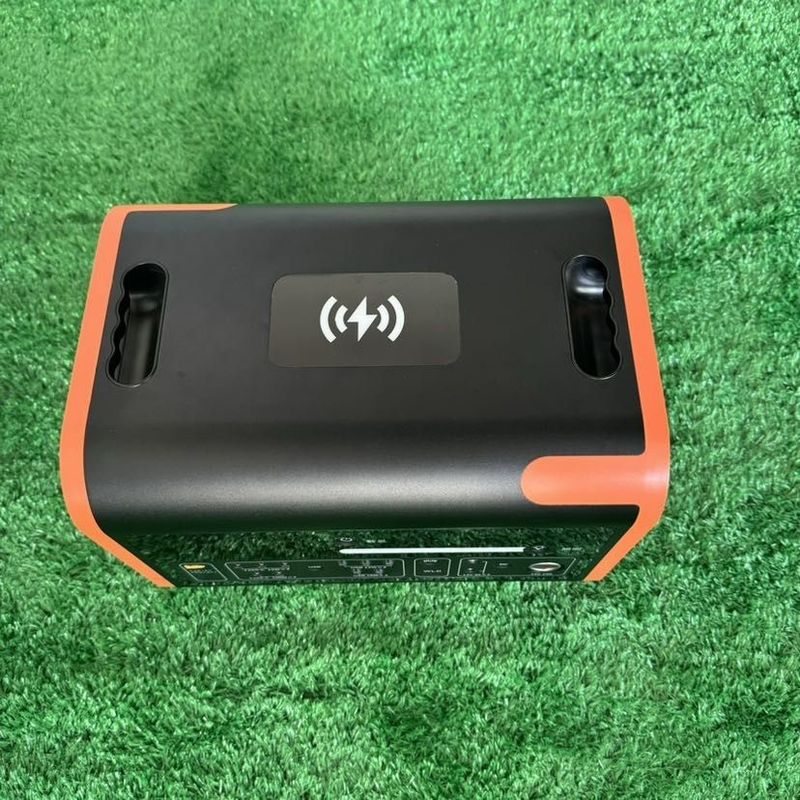 LiFePO4 2200W वायरलेस चार्जिंग आउटडोर आपातकालीन बिजली स्टेशन के लिए पोर्टेबल सौर जनरेटर