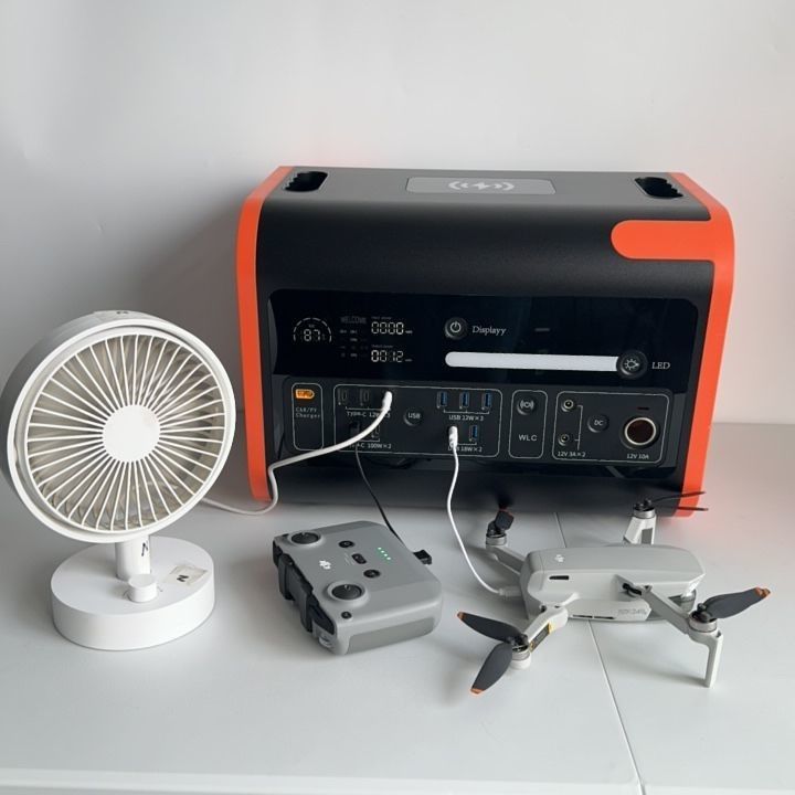 1500W फास्ट चार्ज और 15W वायरलेस चार्जिंग के साथ साइलेंट पोर्टेबल आउटडोर पावर स्टेशन